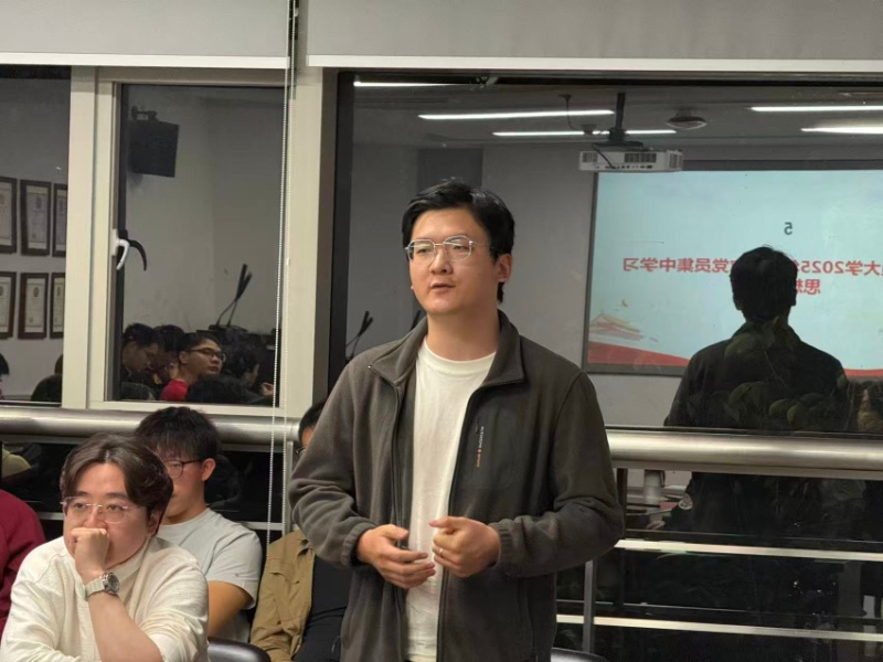 图6 思想研讨_resized.jpg