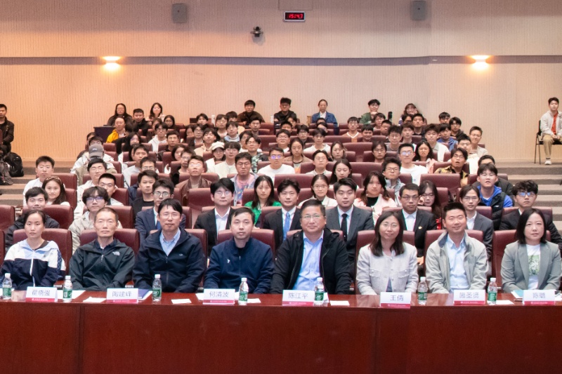 图1 第十届365best体育亚洲官网研究生“学术之星”学院答辩会合影_resized.jpg