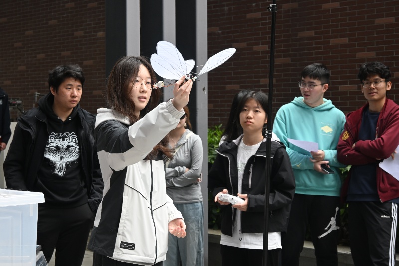 图4 仿生蝴蝶比赛现场_resized.JPG